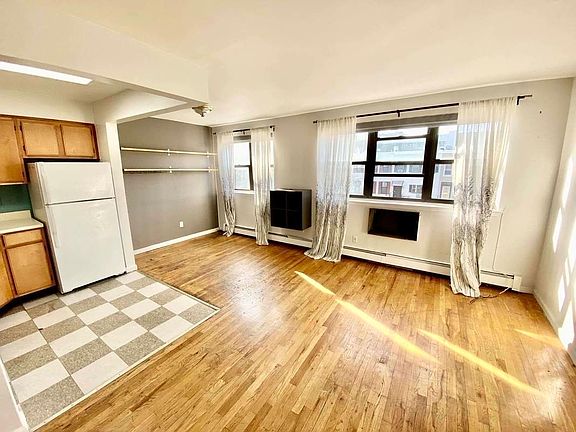 5th image of 223 9th St #3A
