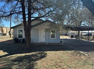 109 9th St, Farwell, TX 79325
