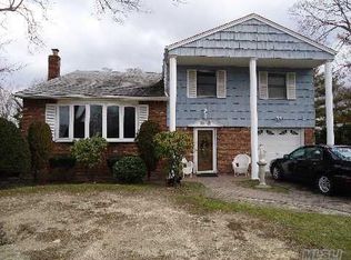 20 Cherry St, Selden, NY 11784