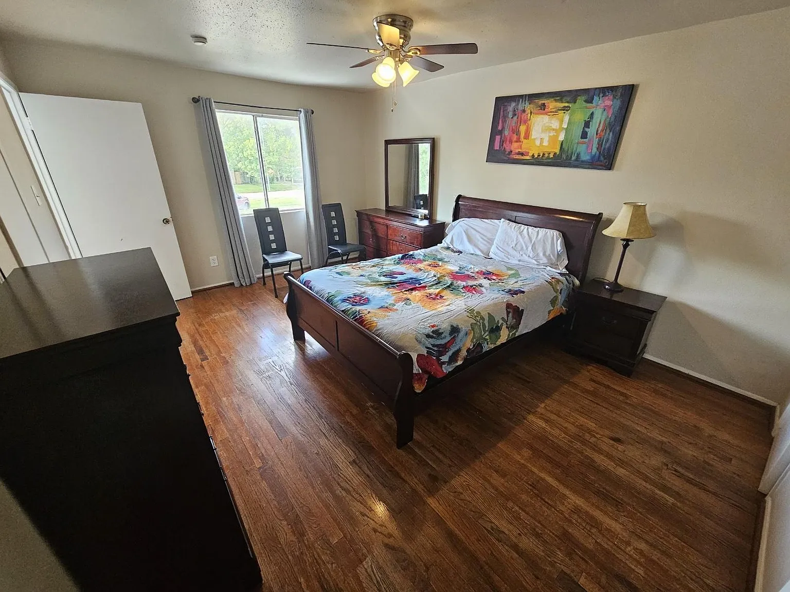 3 bed, 2.0 bath, 1400 sqft, $957 — Photo 2
