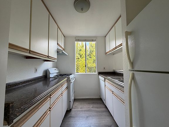 4th image of 1230 N Cherokee Ave #205