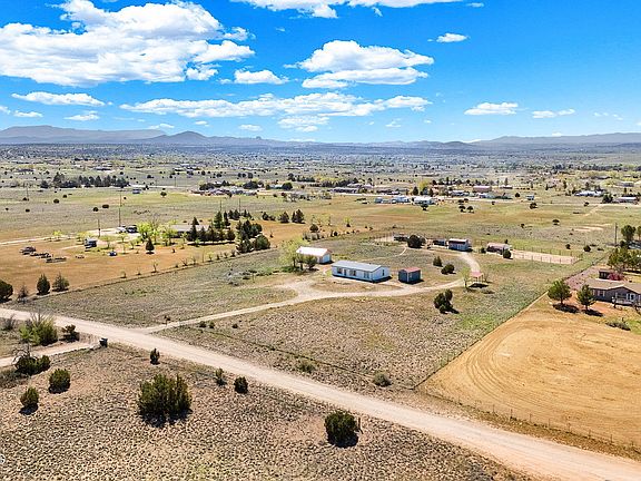 2nd image of 805 W Eleanor Rd