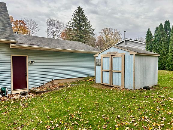 3rd image of 4637 Breckenridge Dr NE