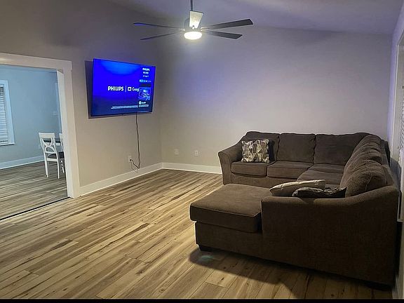2nd image of 405 Woodspointe Way