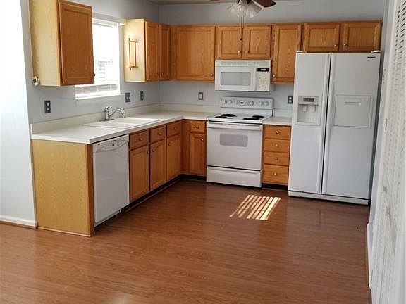 5th image of 119 Woodlake Ter