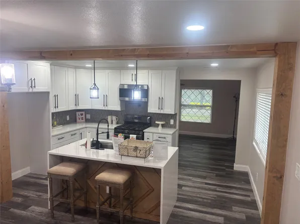 910 NE 31st St, Grand Prairie, TX 75050