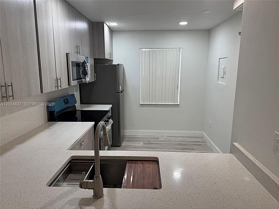 3rd image of 3940 Inverrary Blvd APT 106A