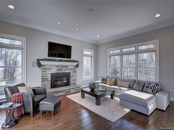 3rd image of 108 Aspen Dr