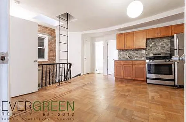 Rented by Evergreen Apartments BK | media 2