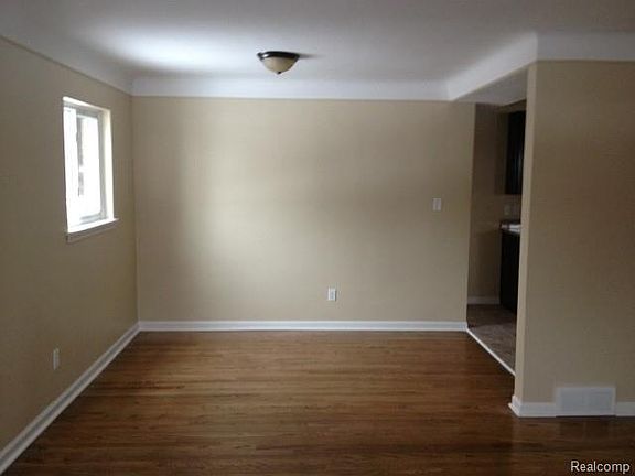4th image of 9954 Laurence Ave