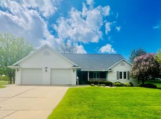 2866 Pioneer Dr, Green Bay, WI 54313