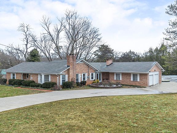 3rd image of 3004 Highland Dr NE