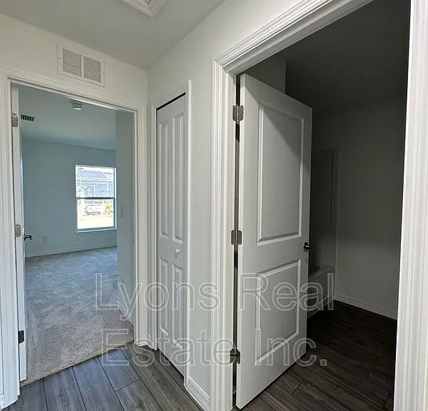 2604 NW 8th Pl — Photo 6