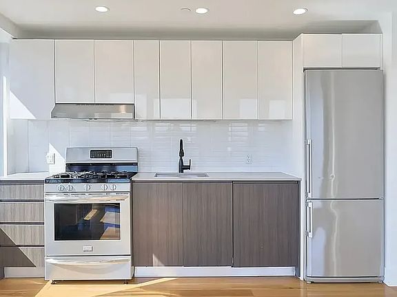 4th image of 237 11th St #4