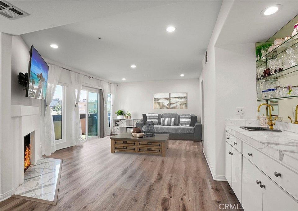 1st image of 5224 Zelzah Ave Unit 108