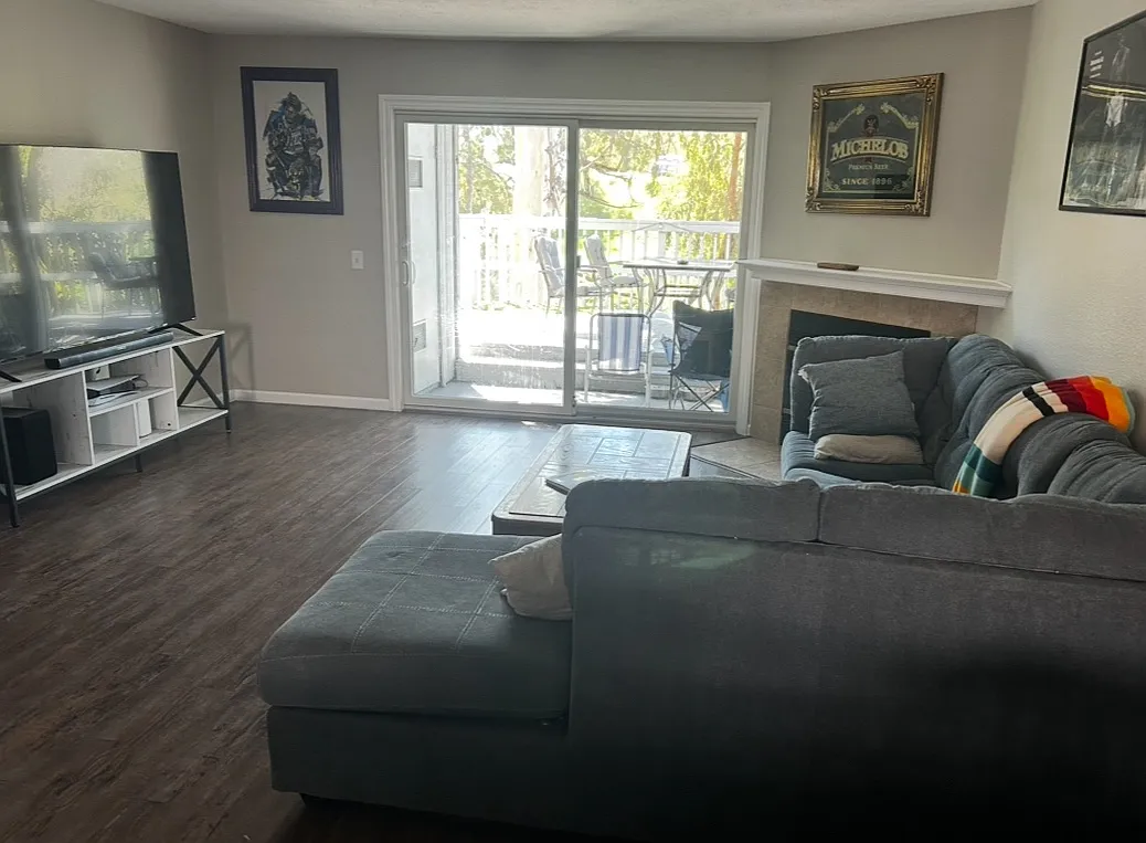 2 bed, 2.5 bath, 1185 sqft, $3,200 — Photo 2