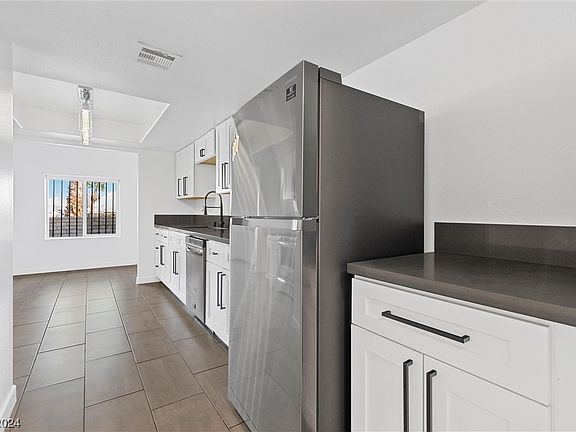 4th image of 3139 Arville St