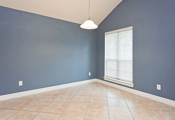 4th image of 1209 Songbird Dr