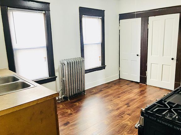 3rd image of 565 Thomas Ave #1
