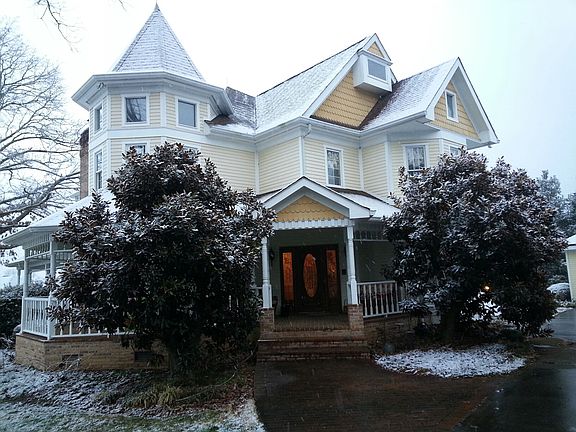 3rd image of 1431 Herfordshire Ln