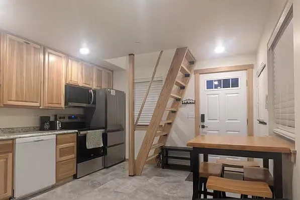 1622 Giles Ave NW — Photo 3