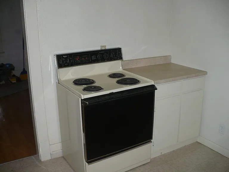 444 Jefferson St NE — Photo 3