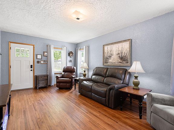 5th image of 1405 9th Ave NW