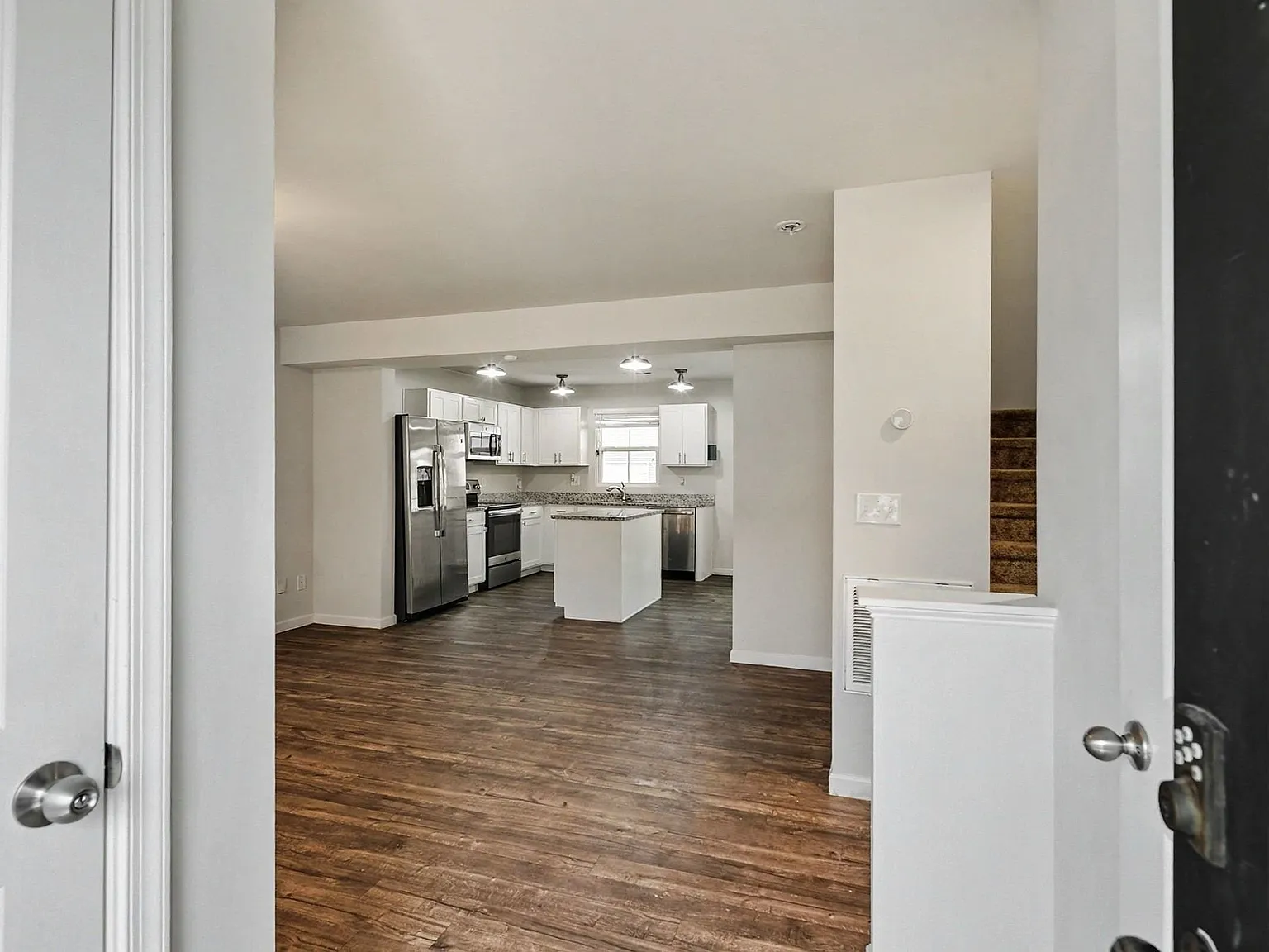 3 bed, 2.5 bath, 1220 sqft, $1,950 — Photo 4