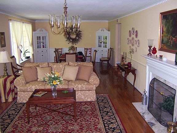 Formal Living Room/Dining Room