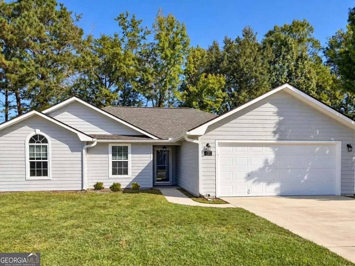 3 bed, 2.0 bath, 1375 sqft, $1,900 — Photo 2