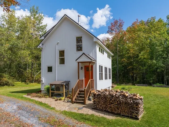 14 Union St, Plainfield, MA 01070