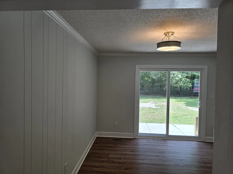 104 Karol Dr — Photo 8