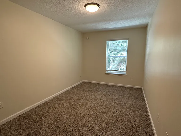 806 Oak St #14 — Photo 5