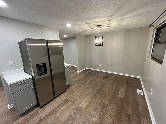 3rd image of 4472 Bridlewood Ln