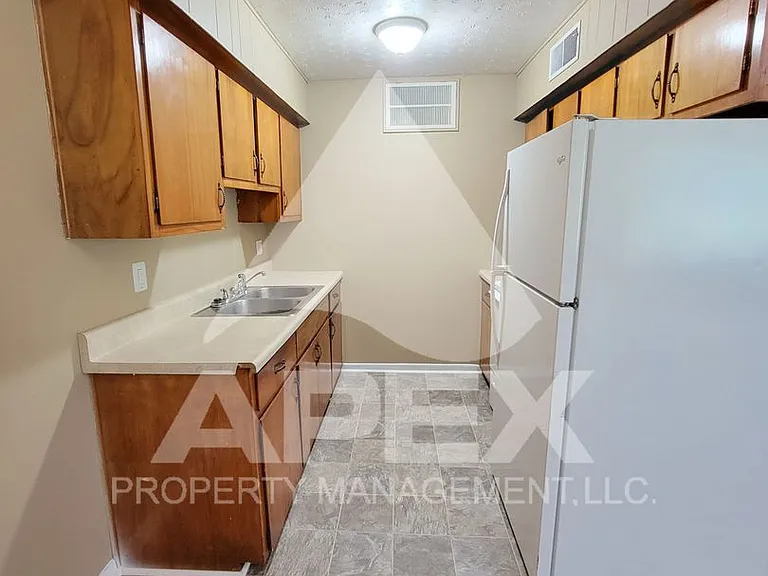 2927 Whittle Springs Rd #4 — Photo 8