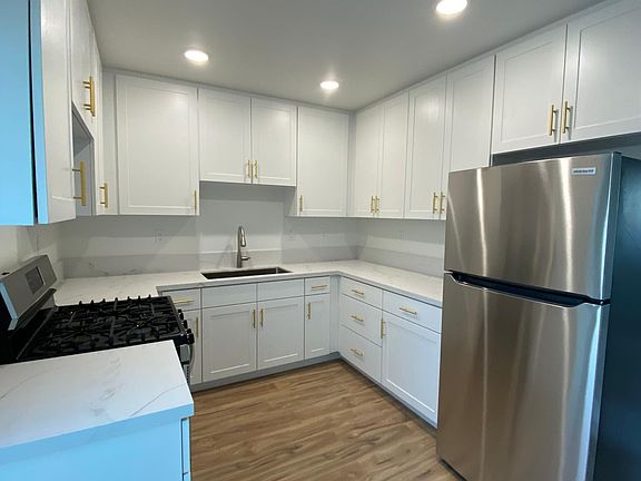 2nd image of 1024 E 6th St