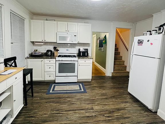 2nd image of 17 Moraine Pl #2
