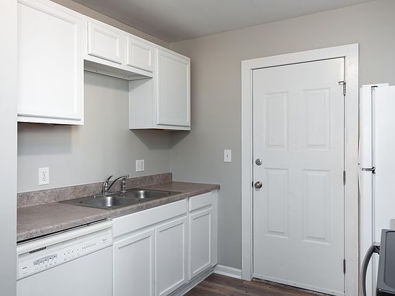 4th image of 2234 Cambridge Ave