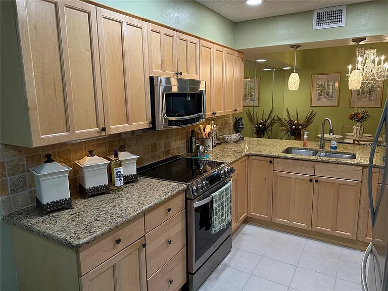 5770 Ashton Lake Dr #8 — Photo 8