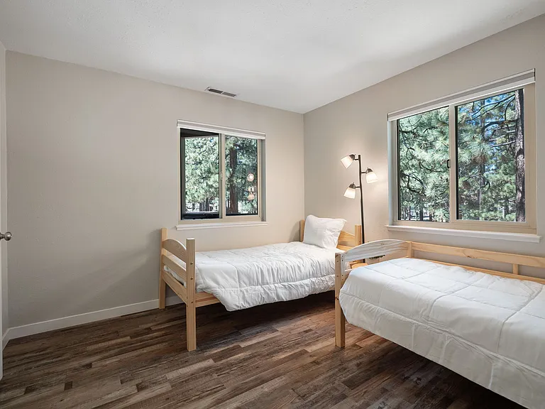 100 Lake Village Dr — Photo 7
