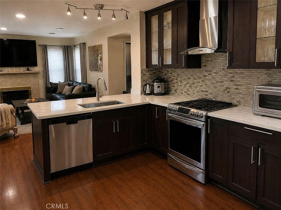 1st image of 39519 Chantilly Ln