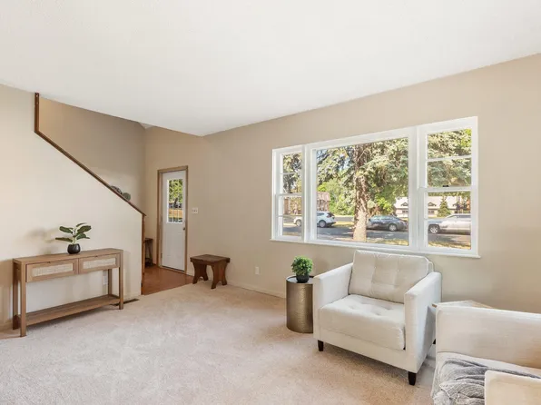 7658 Greenfield Ave, Mounds View, MN 55112