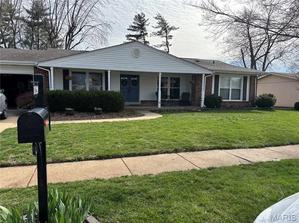 11120 Queensway Dr, Saint Louis, MO 63146