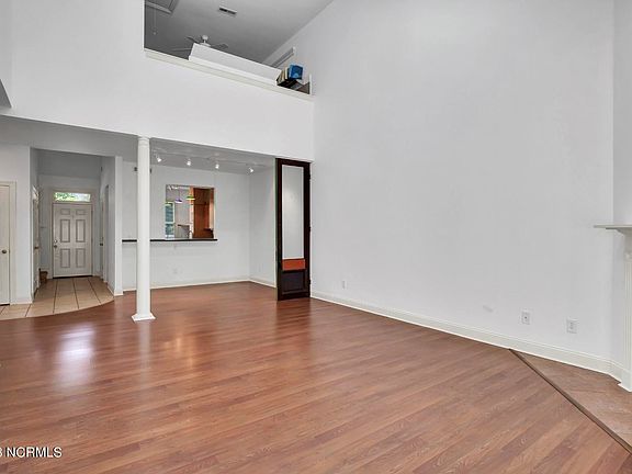 5th image of 233 Racine Dr APT 9