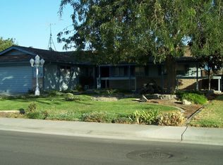 1055 Redwood Ln, Lemoore, CA 93245