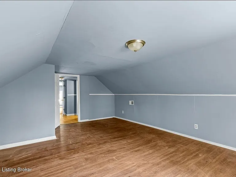 2220 W Oak St — Photo 13