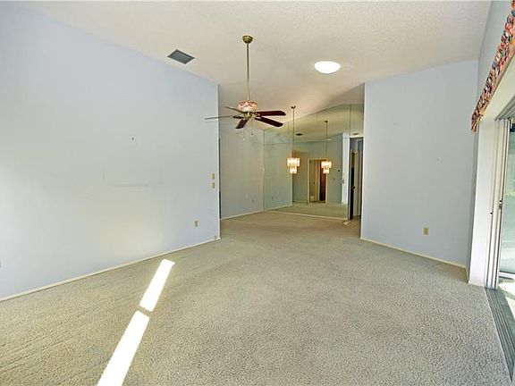 4th image of 527 Foxwood Blvd #527