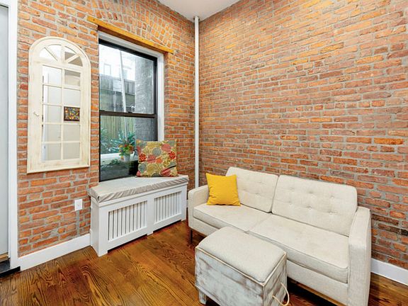 3rd image of 119 Christopher St