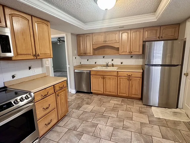 12584 Wedgefield Dr — Photo 2