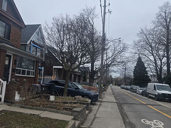 3rd image of 251 Silverthorn Ave